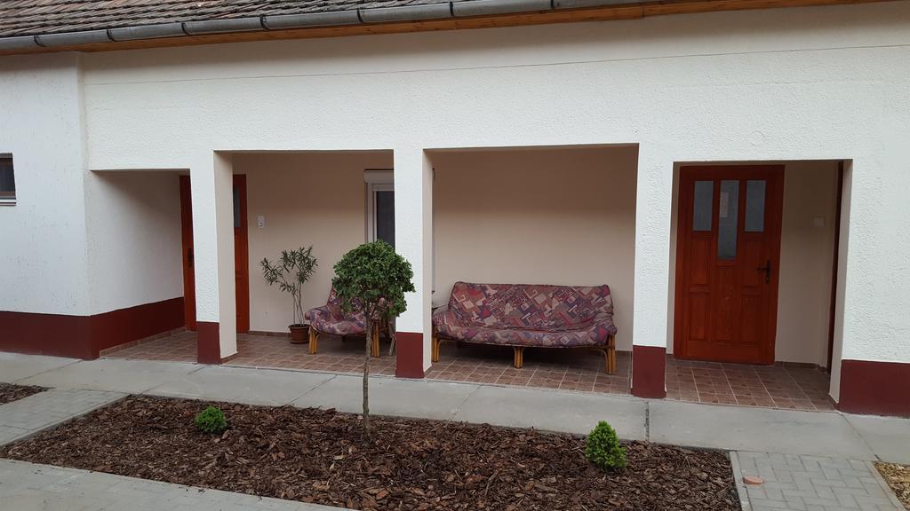 M&M Apartman Tiszafüred Extérieur photo