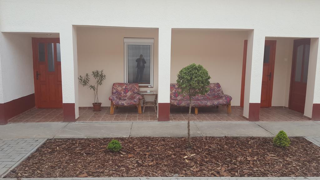 M&M Apartman Tiszafüred Extérieur photo